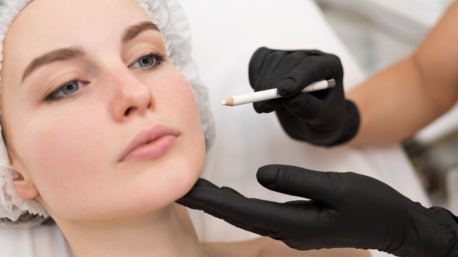 Foto di una ragazza che sta per fare il botox contro il bruxismo